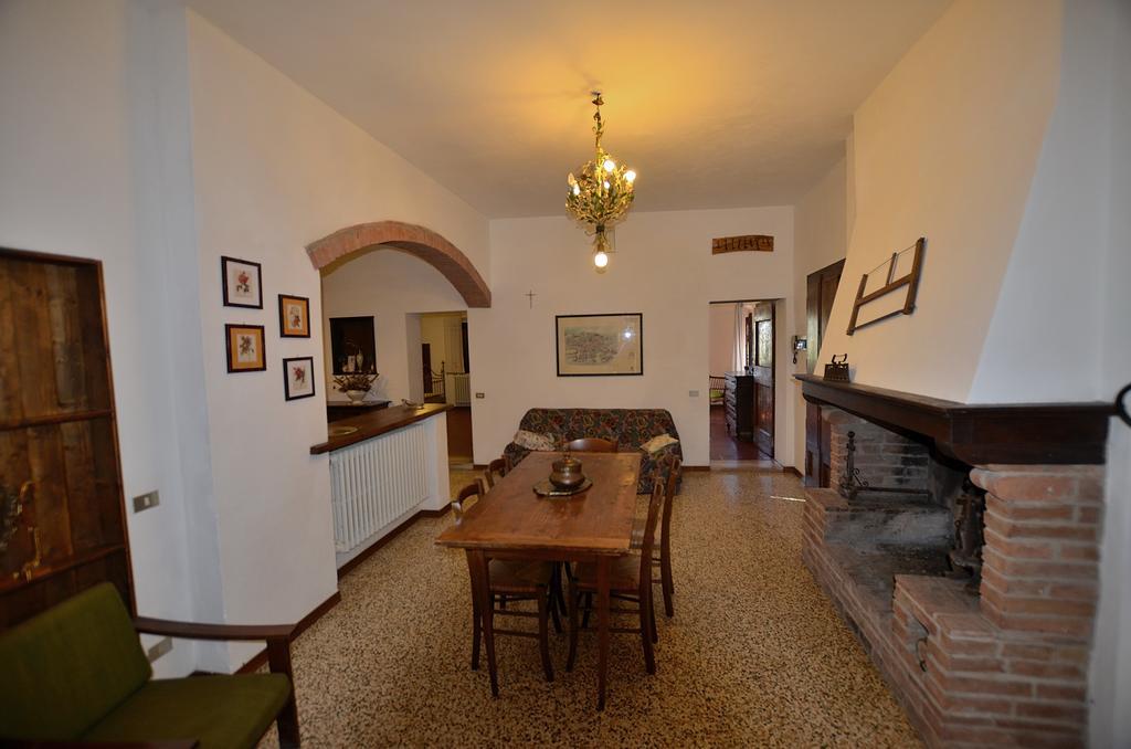 Agriturismo Poggio Ai Grilli Gambassi Terme Habitación foto